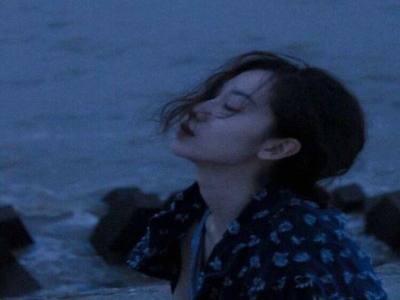 重口小伙子與老太做爰,暮年邂逅：青春與歲月的深情對話